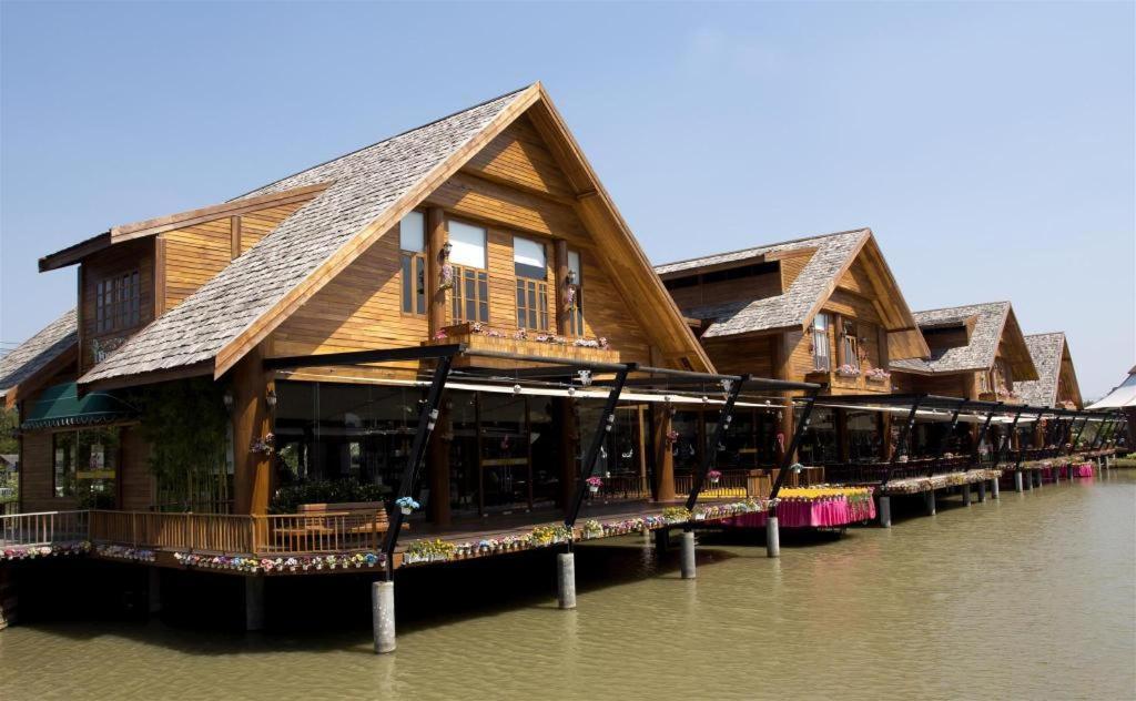 Sarita Chalet & Spa Hotel - Sha Extra Plus Jomtien Beach Exterior foto